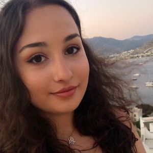 Meet your Posher, Selin